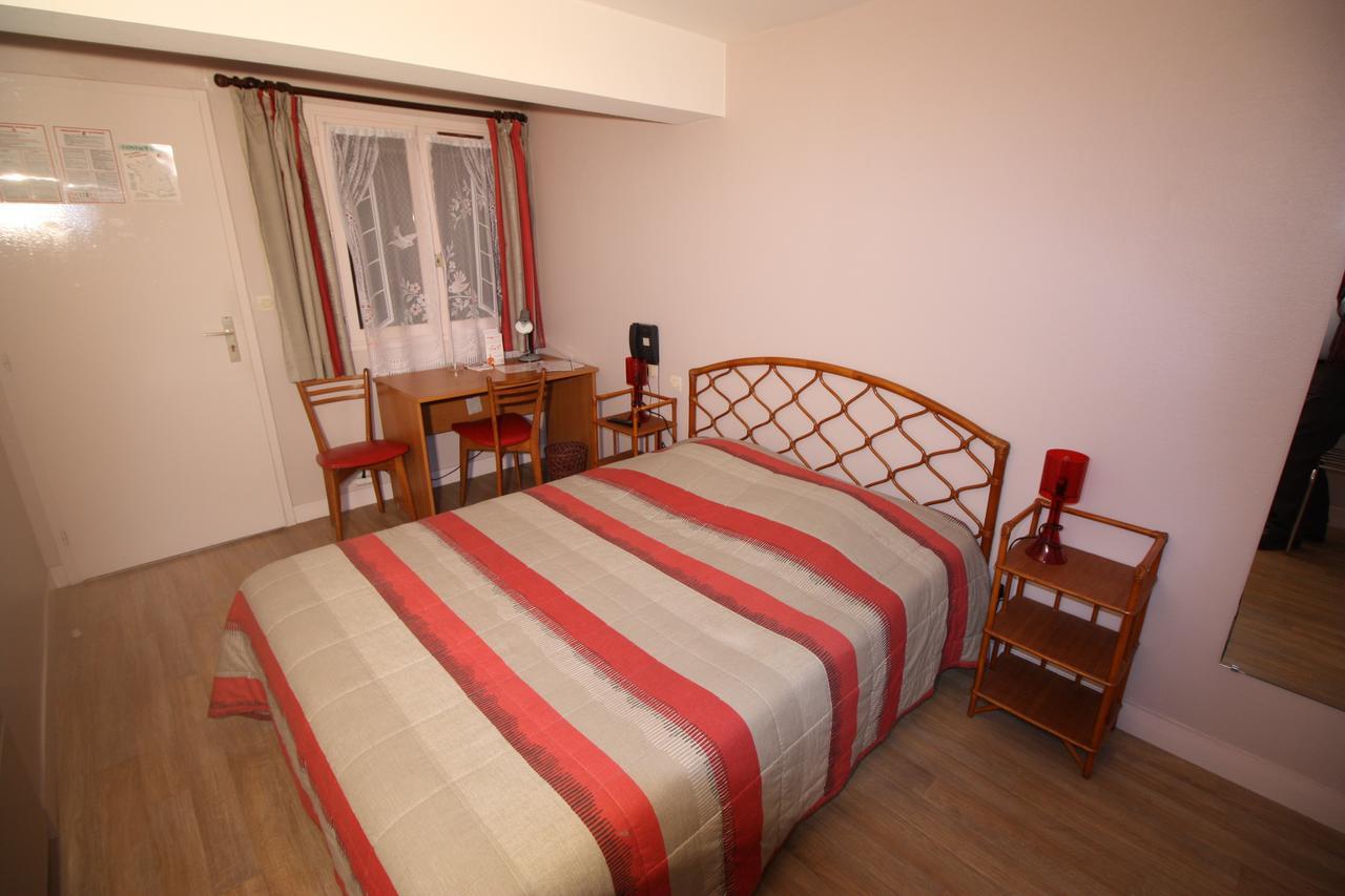 Hotel Les Deux Sapins Cailly-sur-Eure Zimmer foto