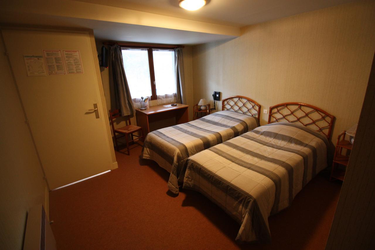 Hotel Les Deux Sapins Cailly-sur-Eure Zimmer foto