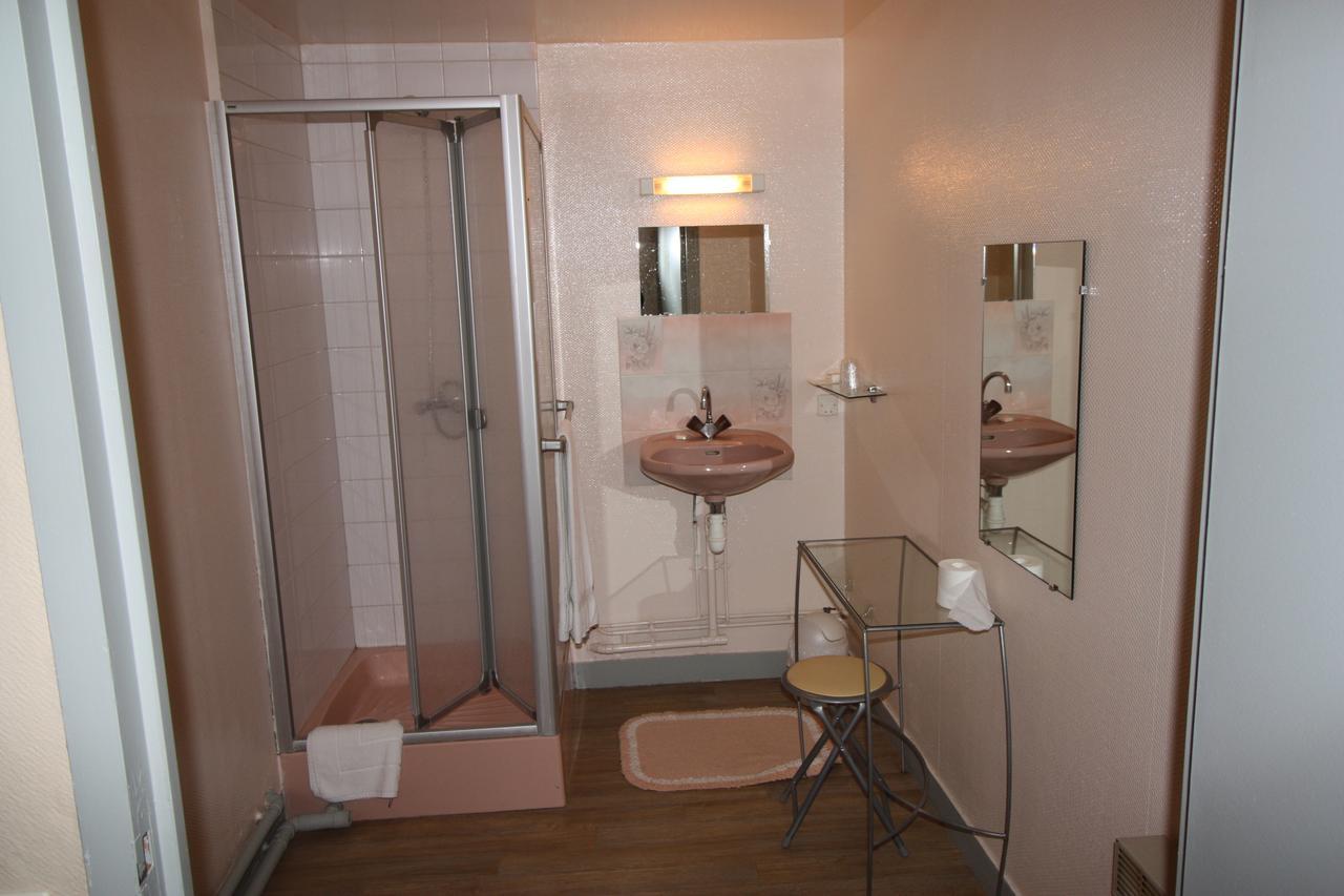 Hotel Les Deux Sapins Cailly-sur-Eure Zimmer foto